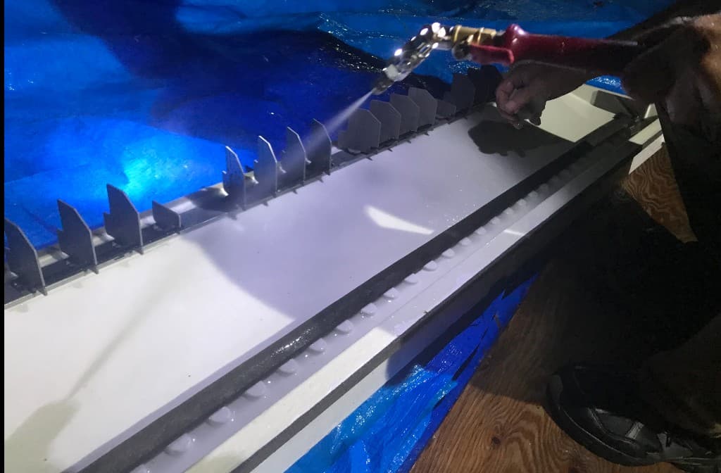 エアコンメンテナンス作業の様子